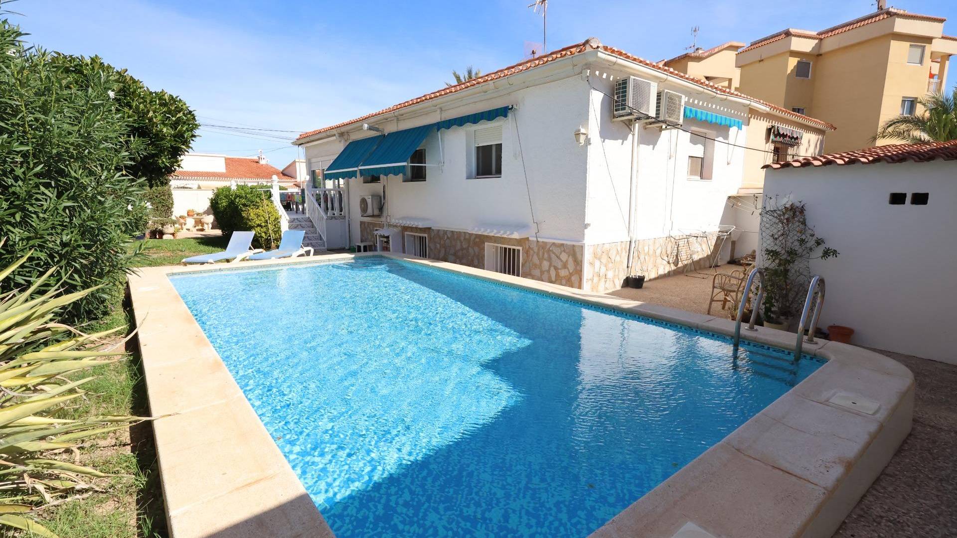 Tweedehands - Villa / Half vrijstaand - Torrevieja - Punta prima