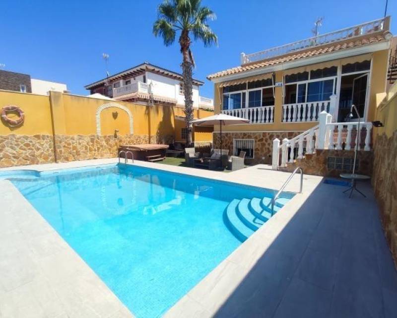 Unabhängige Villa · Gebraucht · Torrevieja · Aguas nuevas 1