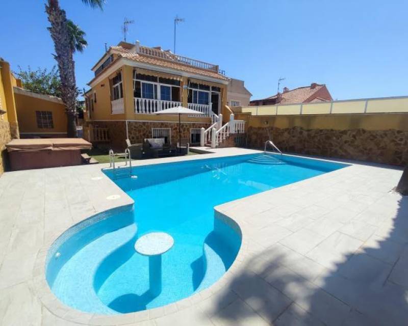 Unabhängige Villa · Gebraucht · Torrevieja · Aguas Nuevas