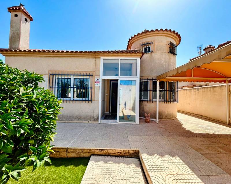 Unabhängige Villa · Gebraucht · Torrevieja · Urbanización San Luis