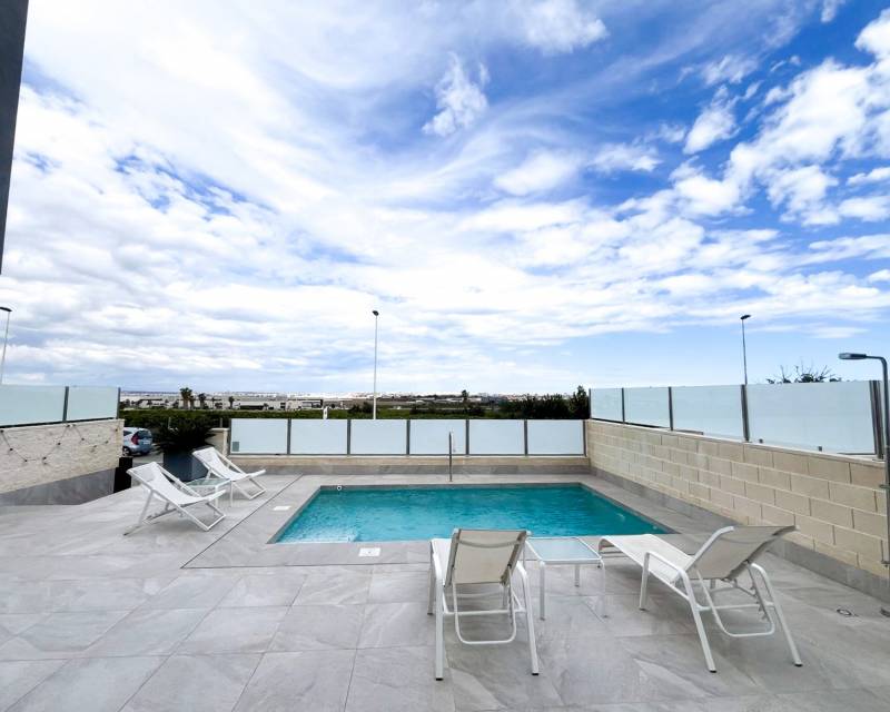 Villa / Doppelhaushälfte · Gebraucht · Torrevieja · Los Altos