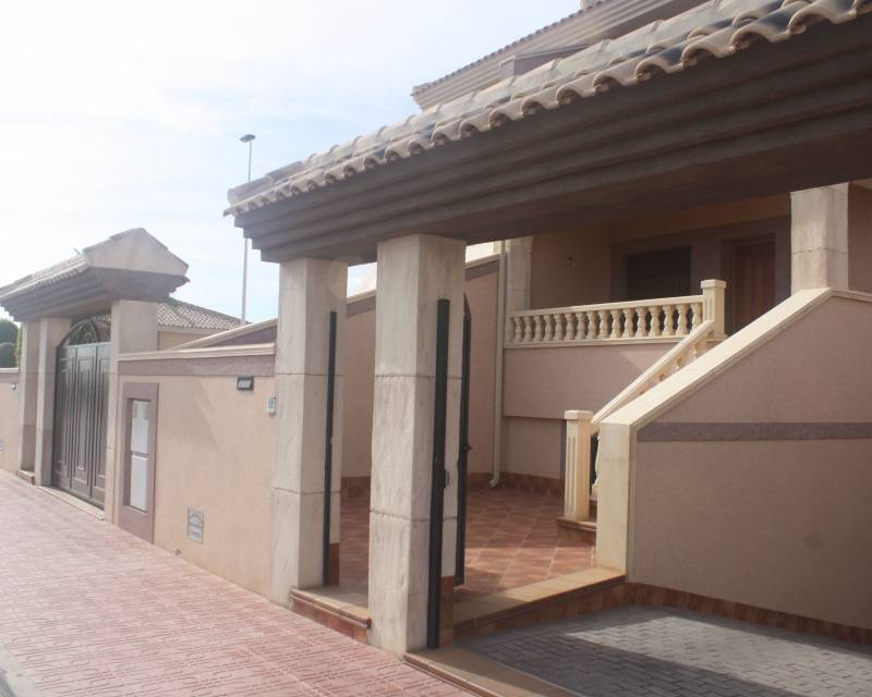 Villa / Doppelhaushälfte · Neubau · Torrevieja · Torrevieja