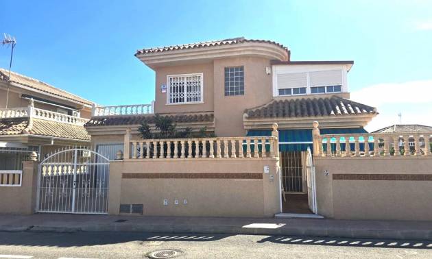 Villa independiente - Segunda Mano - Torrevieja - Los Balcones - Los Altos del Edén