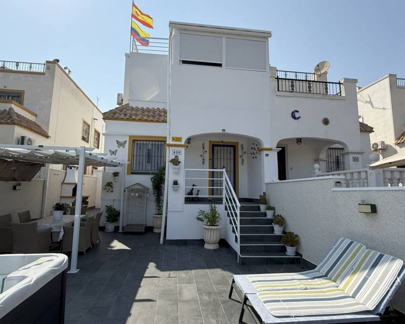 Villa / Semi detached · Second hand · Orihuela Costa · La Zenia