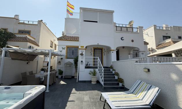 Villa / Semi detached - Second hand - Orihuela Costa - La Zenia