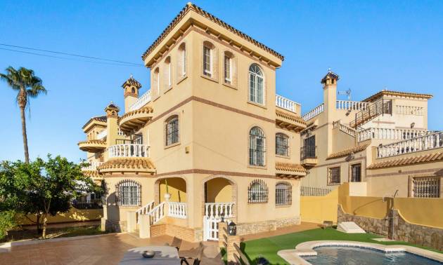 Villa / Semi detached - Second hand - Orihuela Costa - Las Mimosas