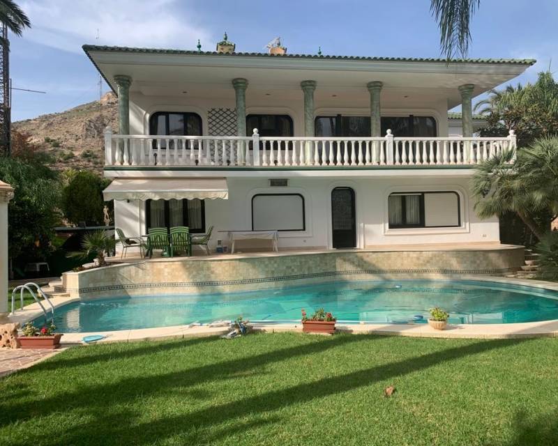 Wolnostojąca willa · z drugiej ręki · Novelda · Novelda