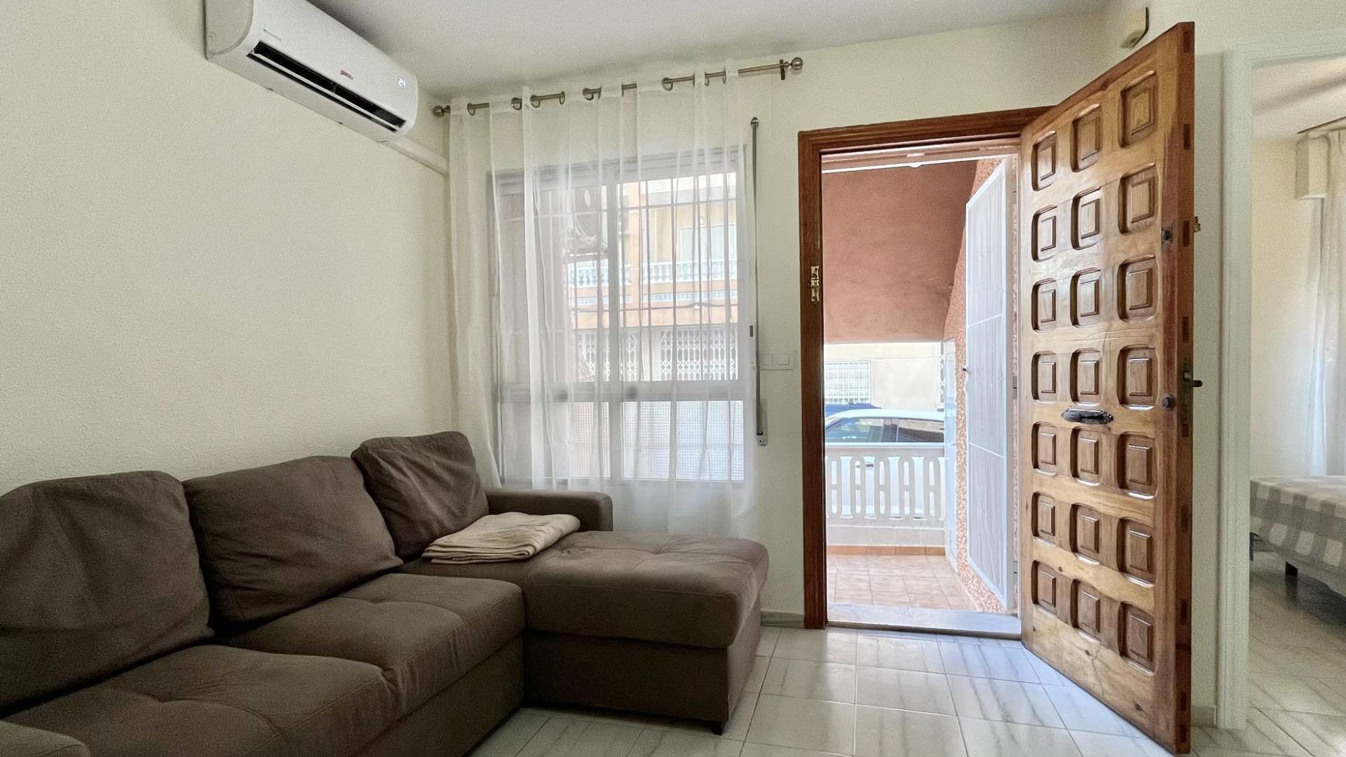z drugiej ręki - Townhouse - Torrevieja - Estacion de autobuses