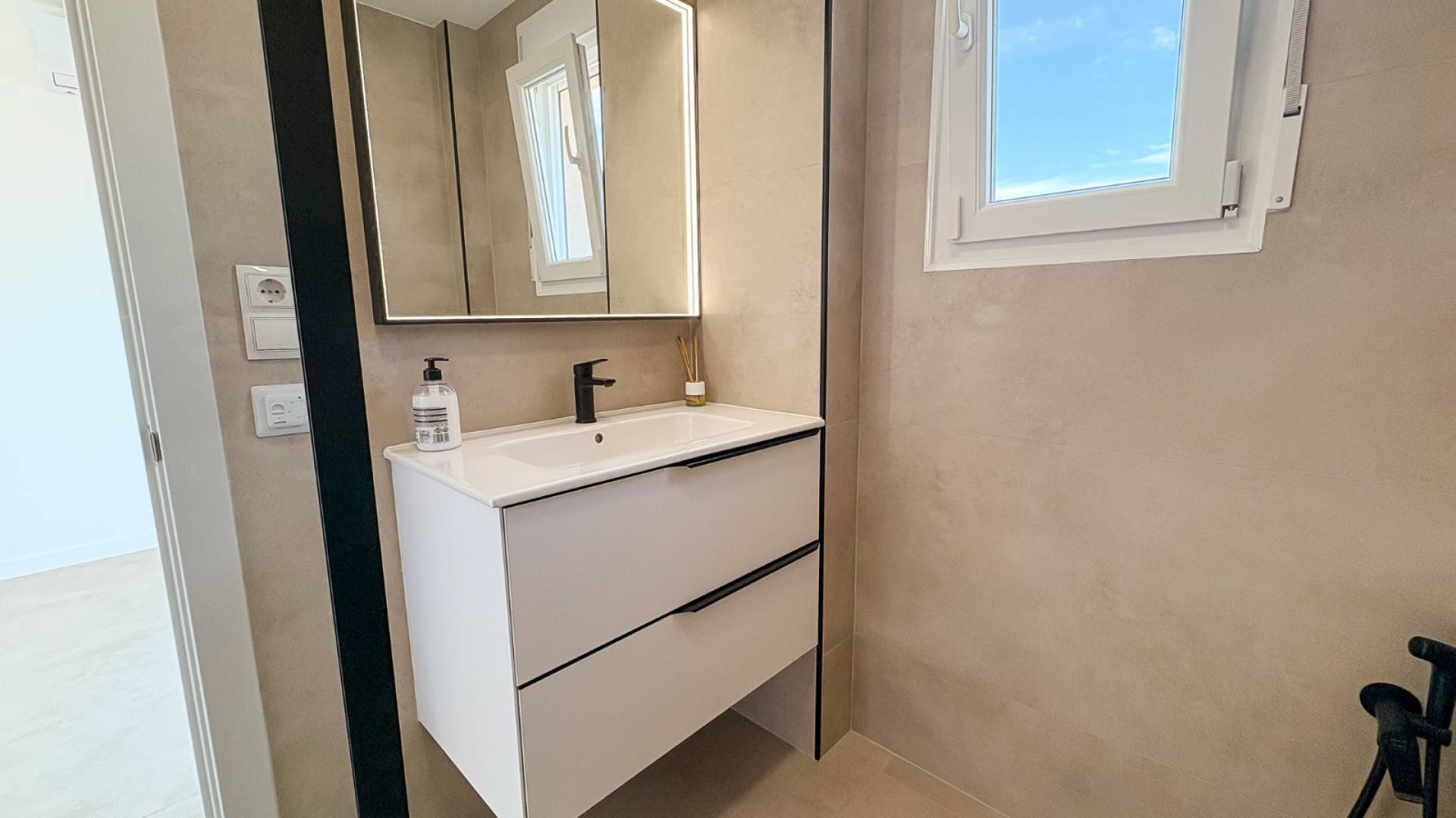 z drugiej ręki - Willa w zabudowie bliźniaczej - El Campello - Pueblo Acantilado - Venta Lanuza