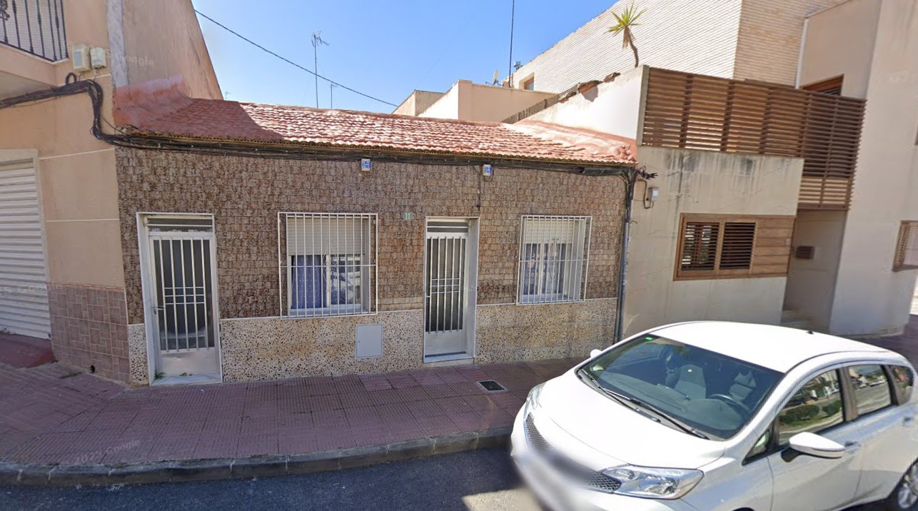 House in Guardamar del Segura - view 1