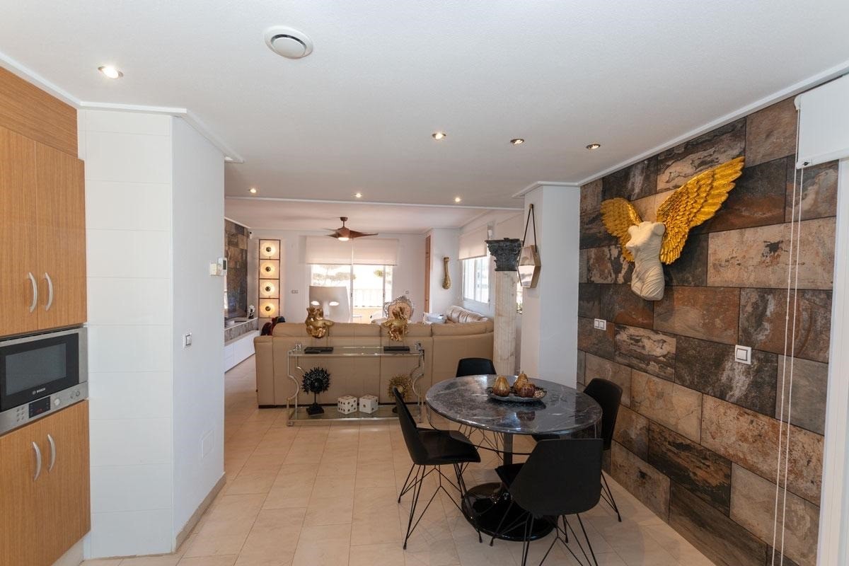 Apartment in Urbanizacion los Balcones - Image 5